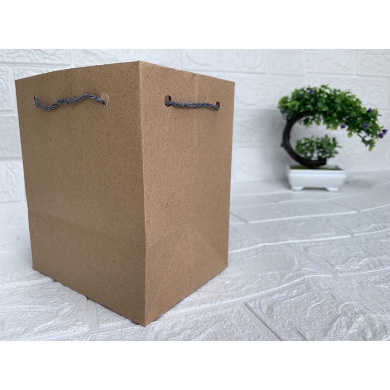 

!!! TERLARISS !!! Paperbag / Tas Kertas ( UK : Donat POLOS ) Bahan dan kualitas TERJAMIN Cocok Untuk Tas Hajatan, Souvenir, Ultah dan acara lainnya