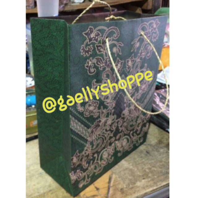 

PAPERBAG / KANTONG KARTON BATIK UKURAN FOLIO (25x33x8,5) 1 LUSIN
