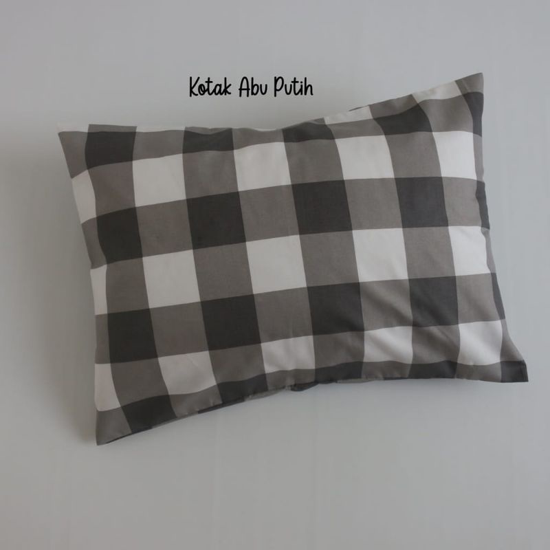 SARUNG BANTAL KOTAK /SARUNG GULING KOTAK  EMILY