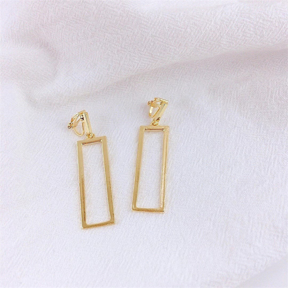 Anting Klip Tanpa Tindik Bentuk Persegi Panjang Hollow Bahan Metal Lapis Emas Untuk Wanita