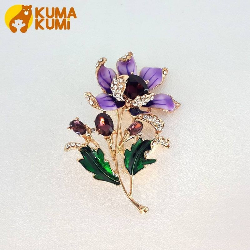 Bros Bentuk Bunga Camelia Warna Ungu