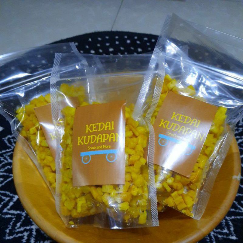 

DAKA DAKA / GANEPO (camilan singkong bentuk dadu)