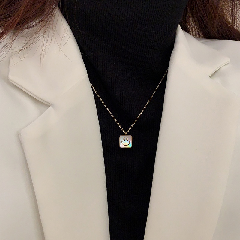2022 Kalung Rantai Liontin Persegi Motif Smiley Warna Permen Untuk Wanita