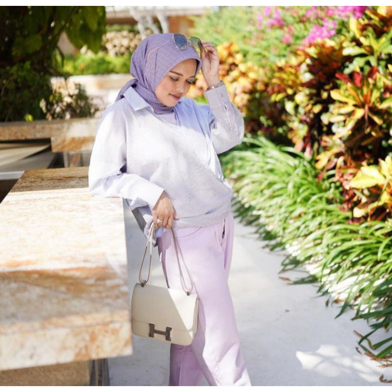 TAPIS SQUARE VIOLET BUTTONSCARVES