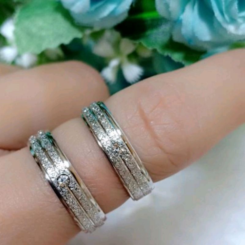 4s GROSIR SOLO || Cincin Titanium Pasir Silver dengan  Garis Satu Diamond | Cincin titanium Anti Karat&amp;luntur serta alergi | CINCIN COUPLE || Cincin Motif Pasir satu Diamond