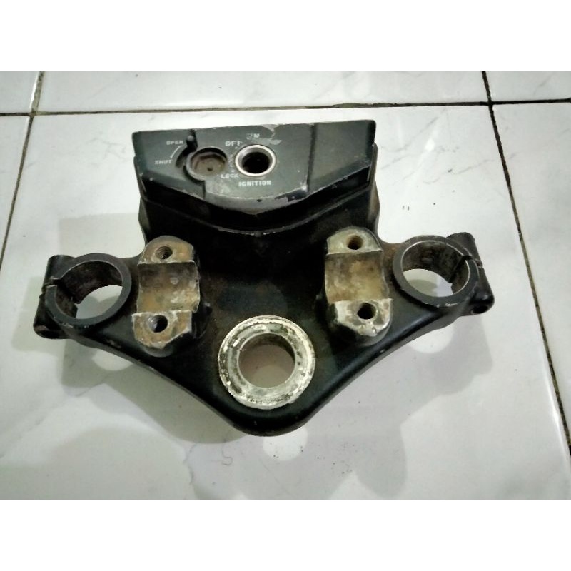 T segitiga atas Honda Megapro new monoshock original