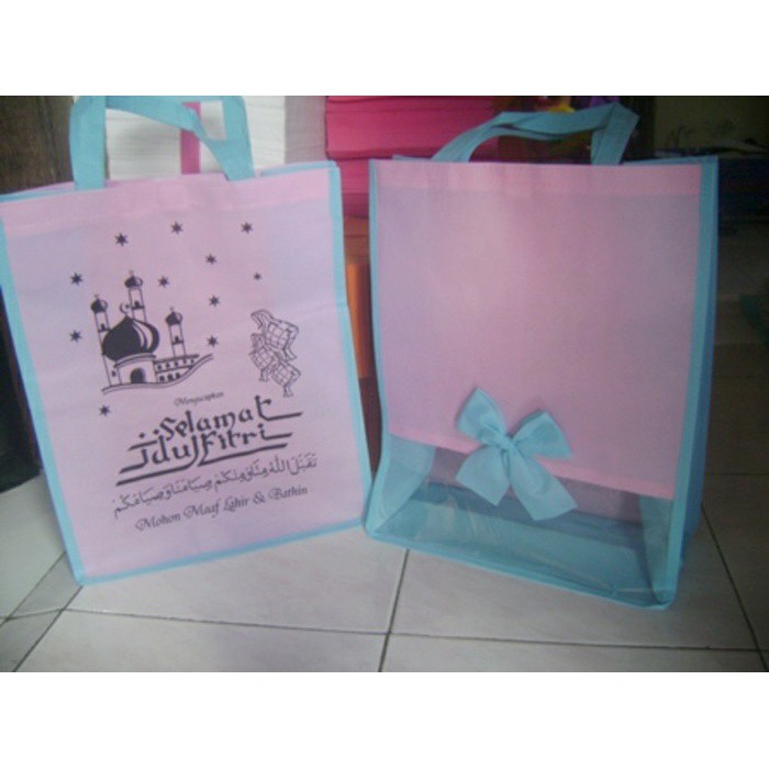 

TAS SOUVENIR PARCEL LEBARAN
