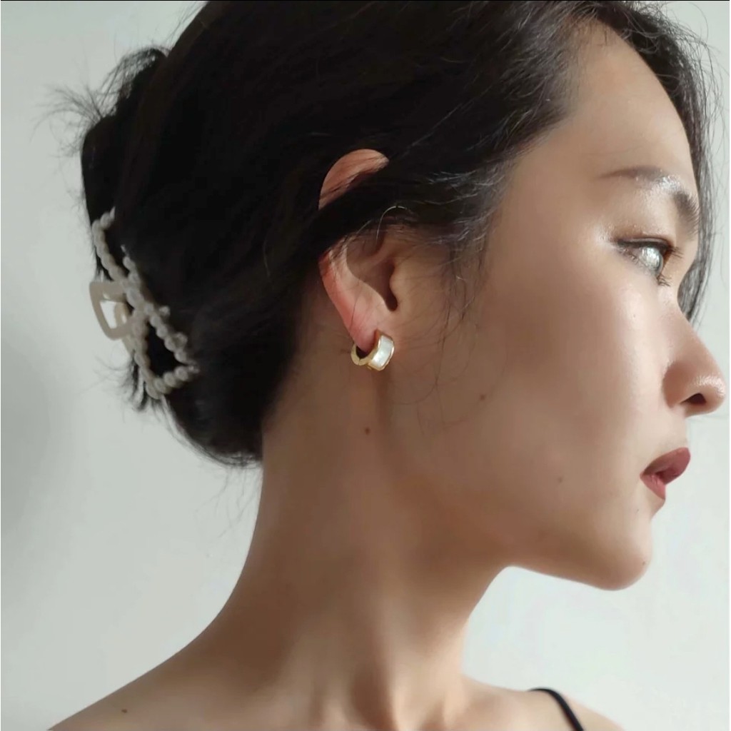 Anting Jepit Titanium White Sheel Lebar 0,7cm Tersedia Warna Rose Gold, Gold dan Silver