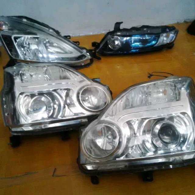 Headlamp Nissan Xtrail 2010 projie
