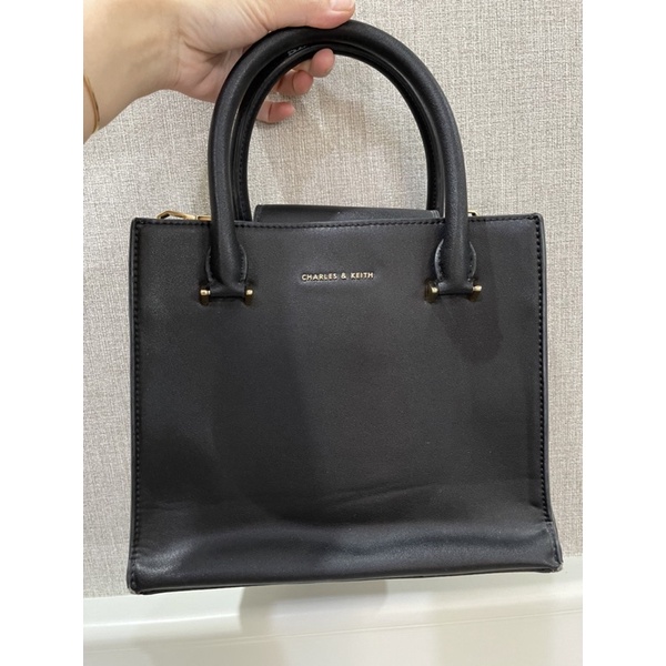 preloved tas charles n keith hitam