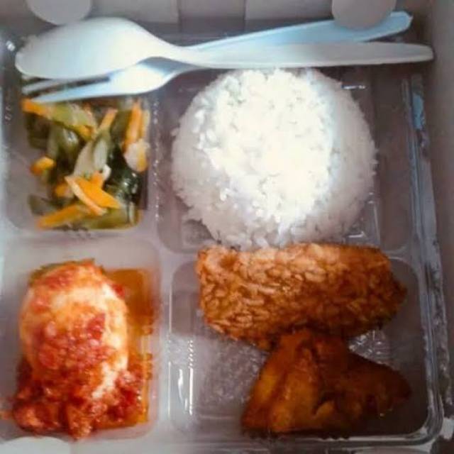 Paket Nasi Box Harga Per 100 Box Isi 5 Macam Buah Air Mineral Shopee Indonesia