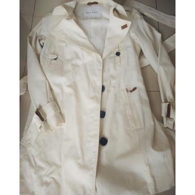 ZARA Coat Warna White Size L preloved   condition 90%