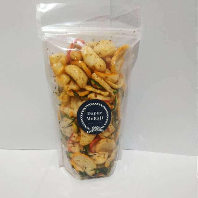 

Kerupuk Seblak enak, pedas, gurih
