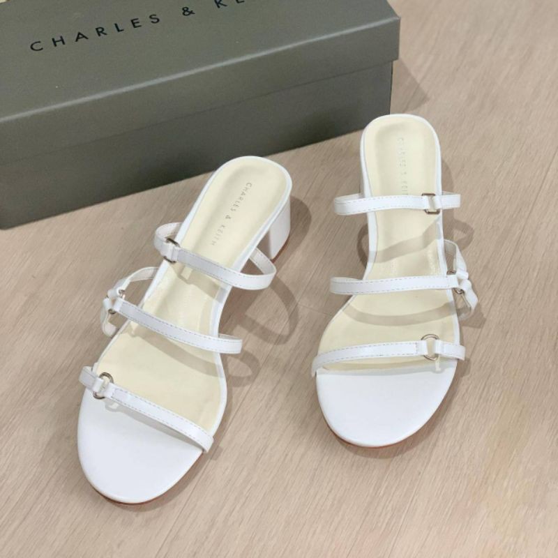 

CK31252 SANDALS SIZE & WARNA ISI DI NOTE