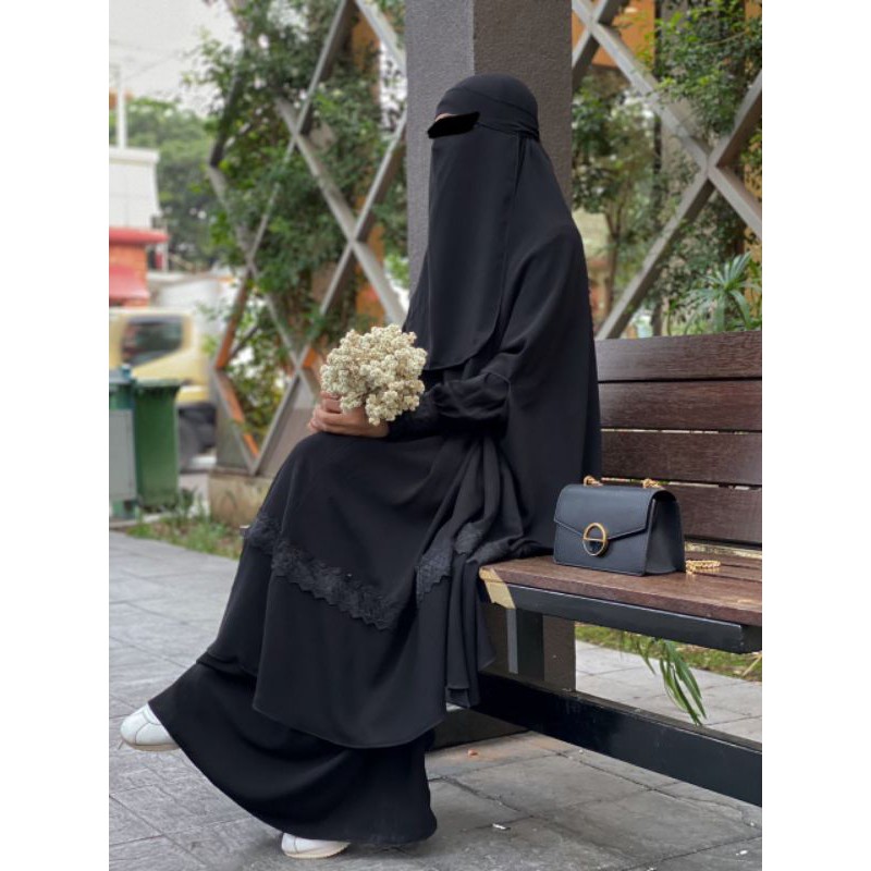 preloved Khimar Hilya full black nonpad M by Zauhara Muslimah Wear