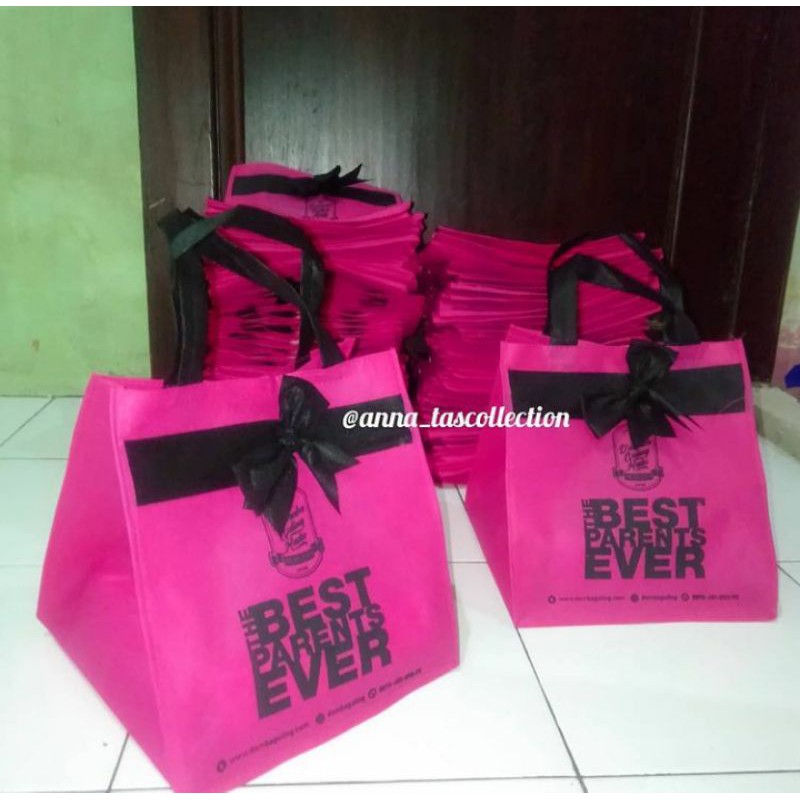 

Tas spunbond sablon / Tas Box Nasi 20/22 min 50pcs (tas jahit)