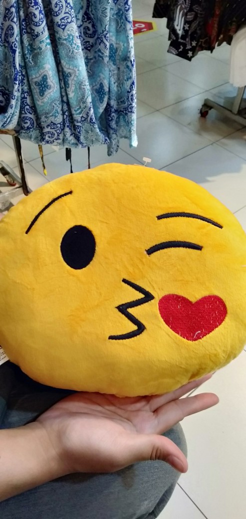 Bantal Smile Kotak / Bulat Emoticon + Gantungan / Bantal Cute / Bantal Kotak