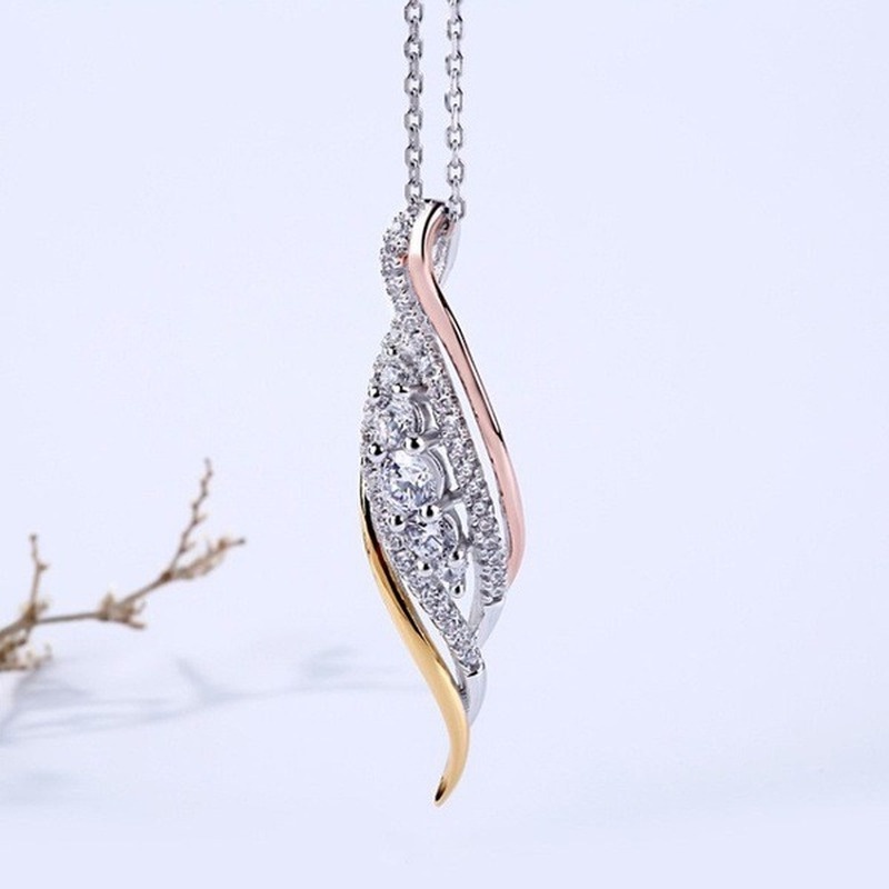 [Ready Stock]Fashion New Diamond Leaf Pendant Gold-Plated Necklace