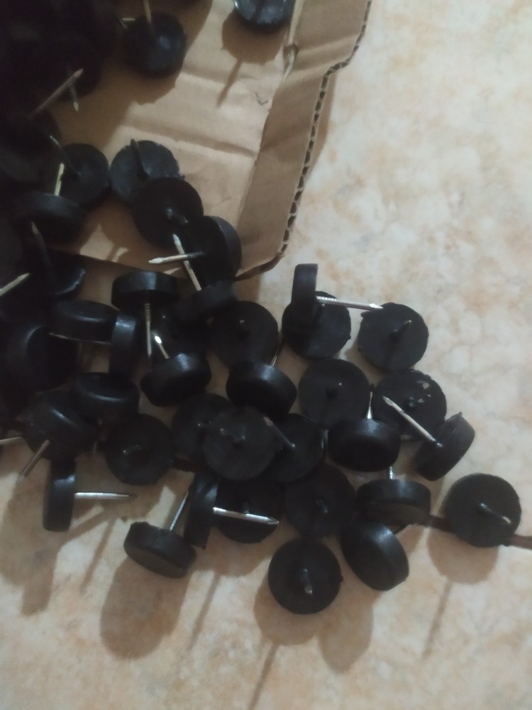 Paku Plastik Alas Kaki Meja Kursi Lemari Paku Glindit Hitam