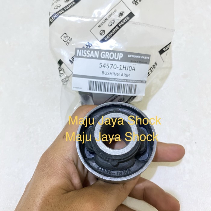 Bushing arm depan nissan march