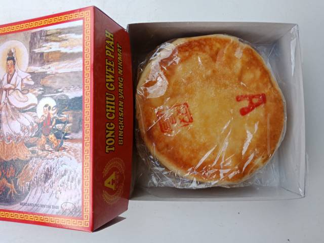 

TONG CHIU GWEE PIA / Kue Bulan Kalbar / Moon Cake / Tong Ciu Guek Pia / Mooncake Pontianak / Lapia Kotak / La Pia / Tiong Jiu Pia / Kue Bulan Khas Pontianak