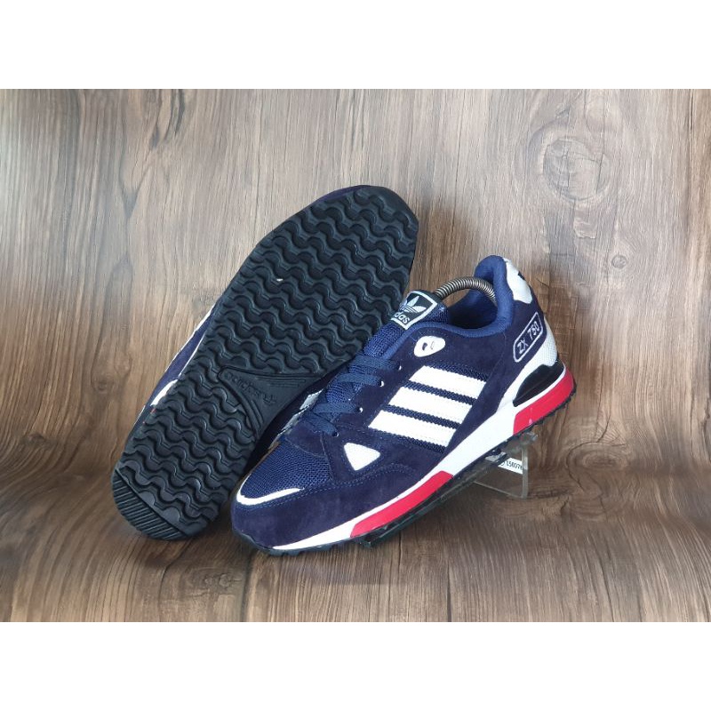 Sepatu adidas zx750 ori vietnam / sepatu adidas zx 750 navy white premium Quality