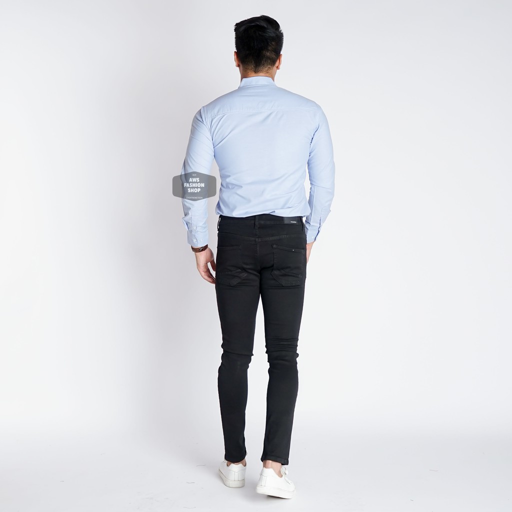 Kemeja Pria Lengan Panjang Polos Biru Muda Soft Blue Oxford Kerja Cowok Casual Slimfit EightNineTeen