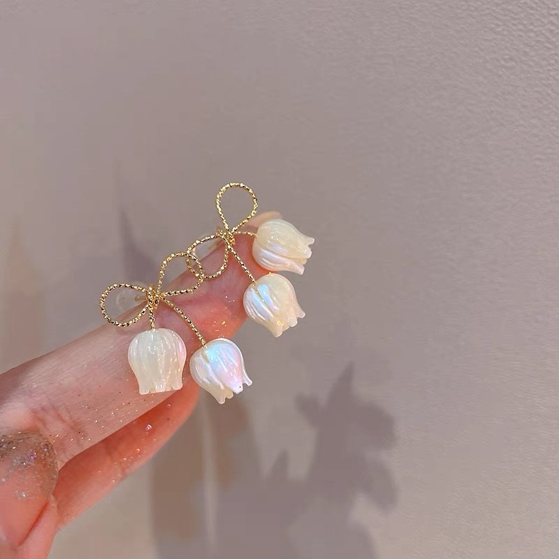 YEEZII Anting Stud Desain Bunga Tulip Warna Putih Emas Untuk Wanita