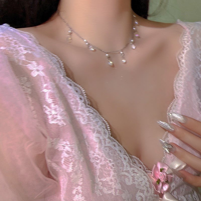 Kalung Rantai Dengan Liontin Rumbai Bentuk Tetesan Air Gaya Retro Korea Untuk Wanita