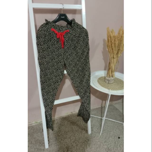 Preloved celana panjang brand NYLA no deffect fit to S-M