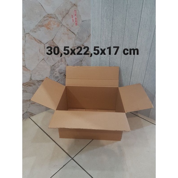 

Kardus / Box / uk. 30,5x22,5x17 cm / Karton packing polos baru ST