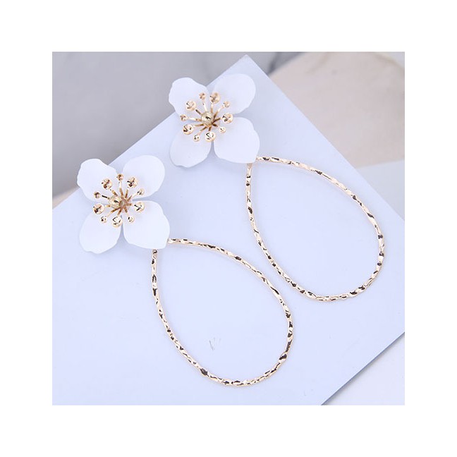 LRC Anting Tusuk Fashion White Metal Flower Drop Earrings A59721