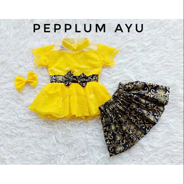 Azzafran –  Pepplum Ayu Kebaya Anak Perempuan Brokat Biru & Rok Batik