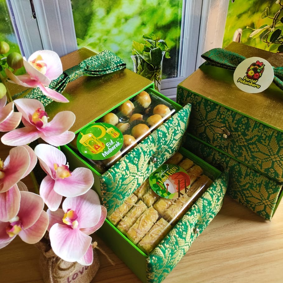 

EID Cookies Hampers Fatimah Jamilah Ladzidzun