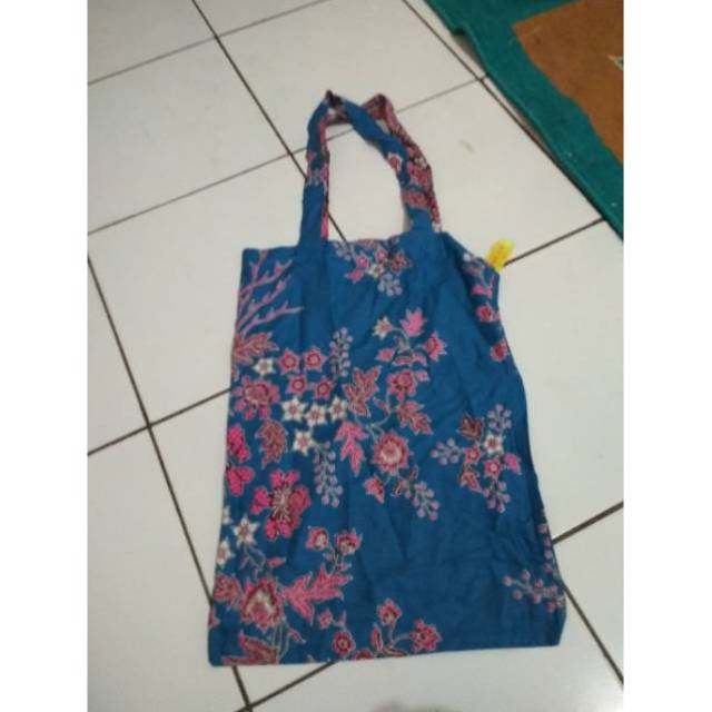 

Tas batik serba guna
