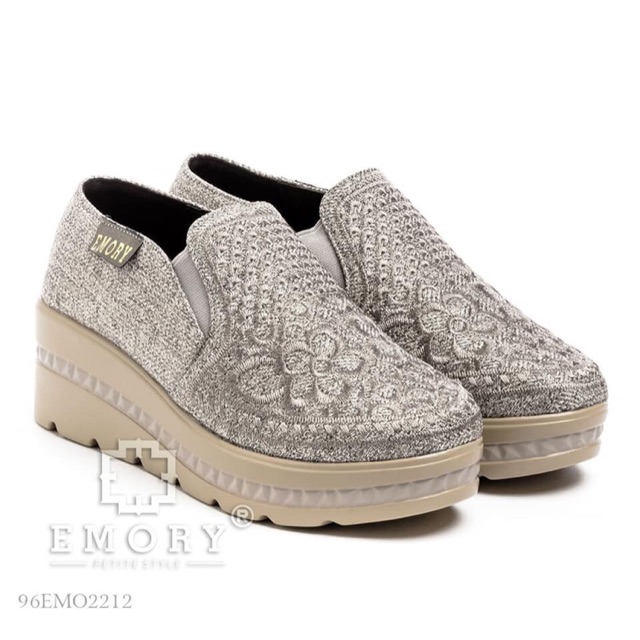 Sepatu emory
