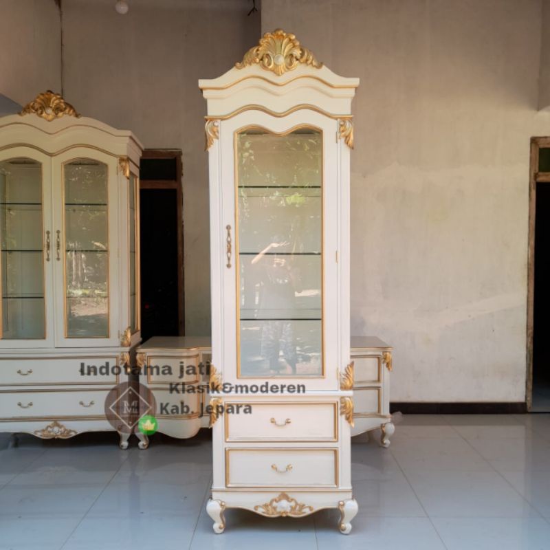 Lemari pajangan/Lemari hias duco putih