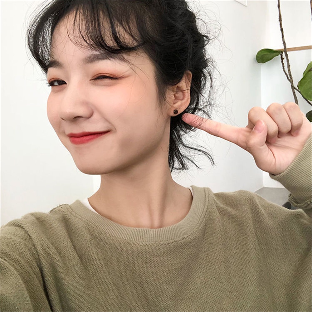 1 Pasang Anting Stud Tulang Telinga Hitam Perak Sederhana dan Ringkas Korea untuk Pria dan Wanita