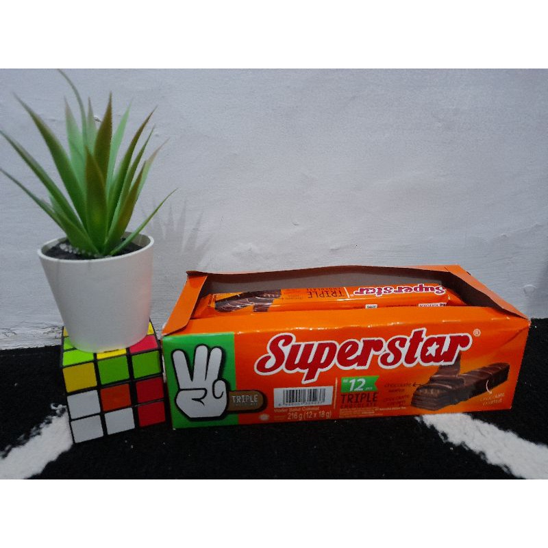 

wafer roma/wafer super star triple chocolate untuk 1pack isi 12pcs