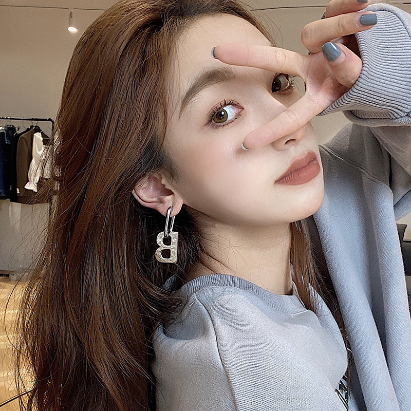 YEEZII Simple Gold Letter Earrings Fashion Personality Elegant Temperament Metal Earring Women Accessories Gift