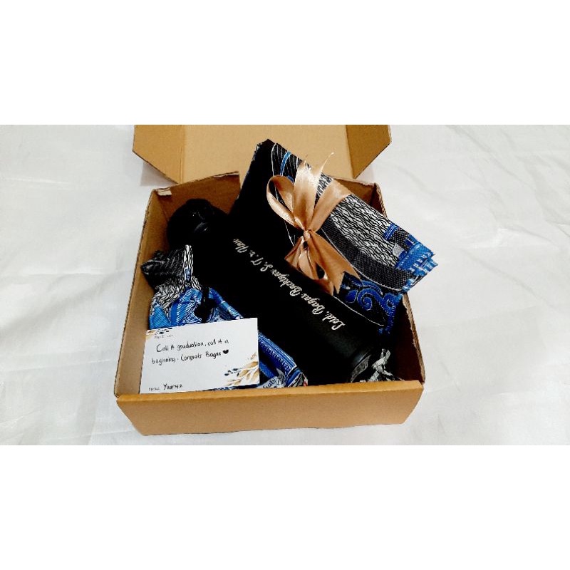 

Hampers by request Tumblers dan sajadah