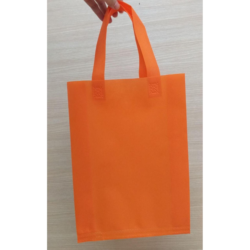 

GOODIE BAG LUSINAN MURAH / SPUNBOND HANDLE / Tas Belanja Murah / 25x35 (Warna Orange)