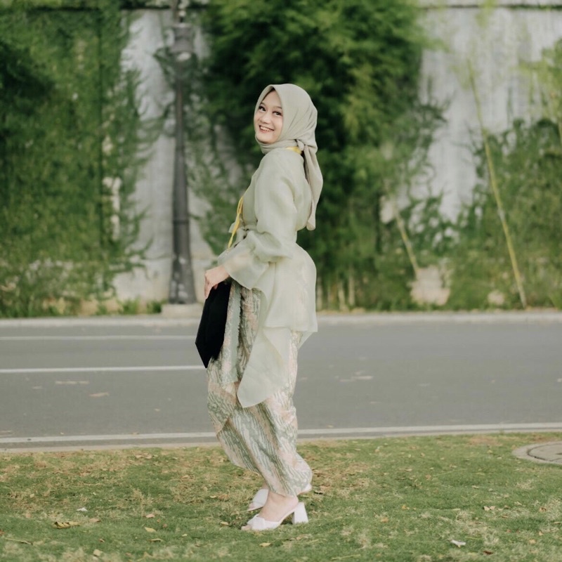 MIURA OUTER KEBAYA ORGANZA MODERN (1 SET SUDAH TERMASUK OUTER) INNER BISA REQ HIJAB / NON HIJAB