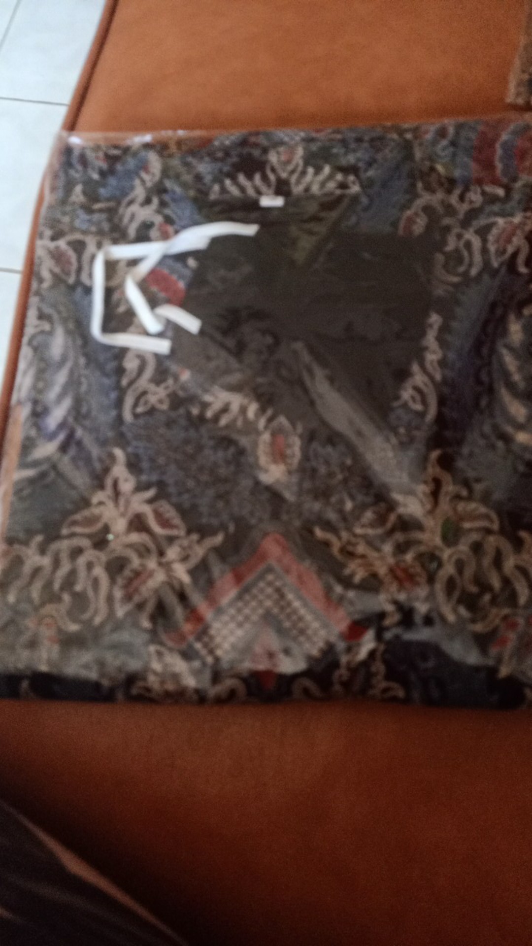 Kemeja Batik Pria Asli Solo Full Furing Lengan Pendek Katun Halus Motif Gondrowaru Abang Merah