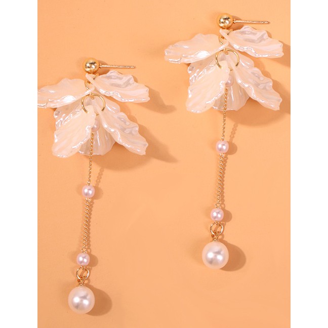 LRC Anting Tusuk Fashion Gold Alloy Shell Pearl Earrings F72495