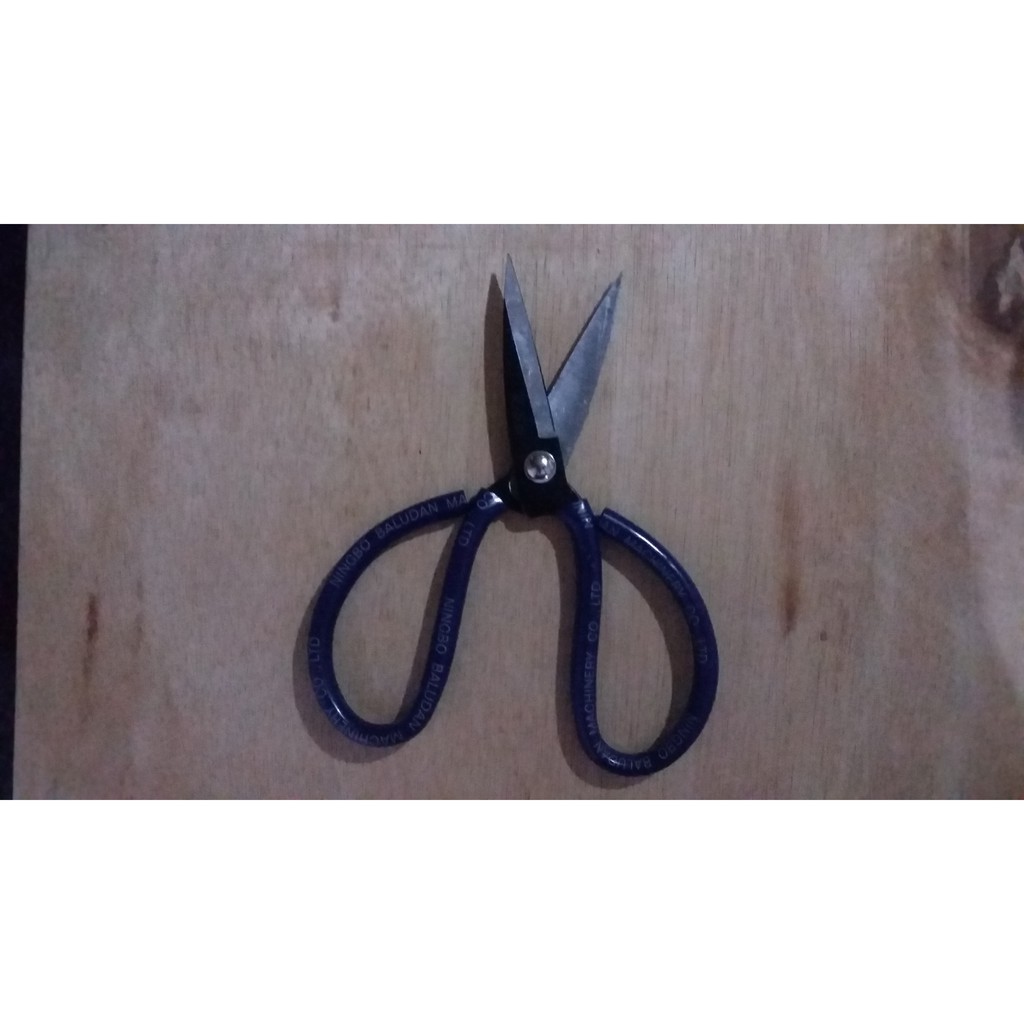 

Gunting Bahan Kulit / Tebal