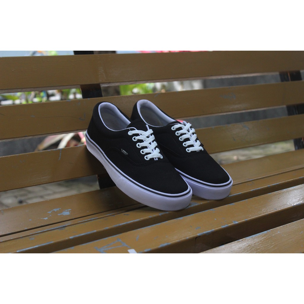 SEPATU VANS AUTHENTIC FULL BLACK HITAM POLOS WHITE PUTIH OLDSKOOL ERA