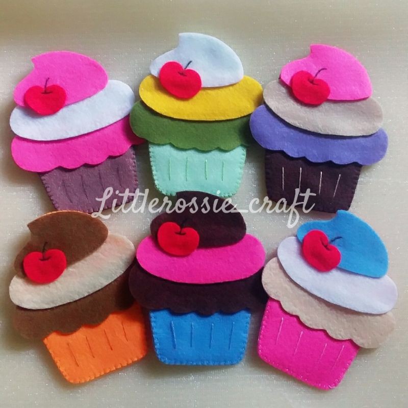 

AMPLOP LEBARAN FLANEL CUPCAKE GANCI ANGPAO