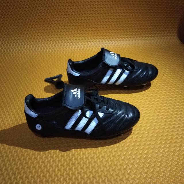Sepatu bola adidas kulit korea pull besi