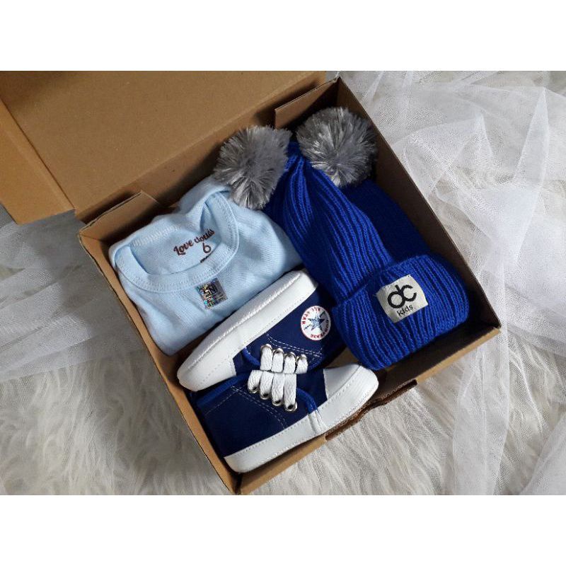 YAMA GIFTBOX hampers bayi parsel giftbox kado set jumper sepatu topi bayi boy and girl-Biru